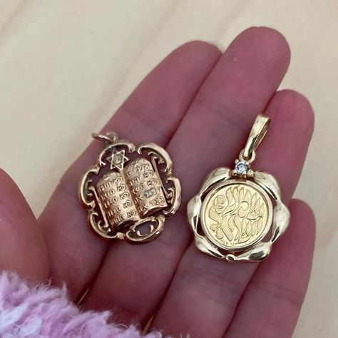 Keren Ben Gal on Instagram: "Never thought I could feel this way. Never knew my soul could feel so full. It feels like I’ve discovered my inner flame,  my pride, my superpower, it feels like magic.  I got these pendants for my Bat-Mitzvah from my grandmothers who have since, passed away.  Rosie, my savta was born in Hungary, her baby girl passed away in her arms in the ghetto in Budapest, she gave me the “Shema Israel” pendant.  Celia, my grandma was born in Vienna and during the war when she was only 11, she was sent to London on the Kindertransport without her parents and without knowing a word in English, she gave me the Ten Commandments pendant.  Both pendants have been lying in my drawer for years, I never saw them as anything more than a  Bat-Mitzvah gift.  I now see what they gave m Torah Aesthetic, Jewish Sabbath, Word In English, Jewish Crafts, Accessory Inspo, The Ten Commandments, Bat Mitzvah Gifts, Jewish Culture, Aromatherapy Jewelry