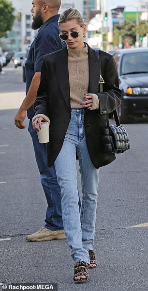 Mode Dope, Hailey Baldwin Street Style, Hailey Bieber Outfits, Kitty Photos, Stonewashed Jeans, Hailey Bieber Style, Hailey Baldwin Style, Jeans Trend, Looks Street Style