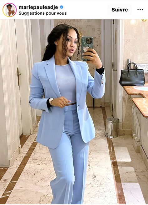 Boss Chic, Graduation Look, Light Blue Suit, Meeting Outfit, Business Attire Women, Work Chic, Outfit Hijab, Classy Work Outfits, Grad Dresses