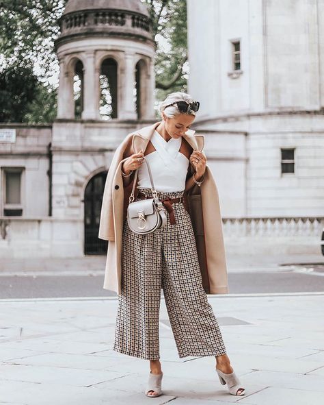 Josie // Fashion Mumblr (@josieldn) • Instagram photos and videos Chloe Tess Bag Outfit, Chloe Tess Bag, Chloe Tess, Fashion Mumblr, T Shirt Branca, Bag Outfit, Western Outfits Women, Womenswear Fashion, Girly Fashion