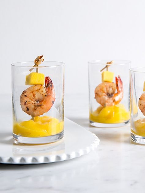 Individually served and packaged appetizers are obviously the trend du jour at events, such as these shrimp and mango shooters from the National Mango Board. Mango Shooters, Mango Appetizer, Shrimp Mango, Mango Rum, Grilled Prawns, Shrimp Appetizers, Antipasto Platter, Chicken Appetizers, Drink Inspiration