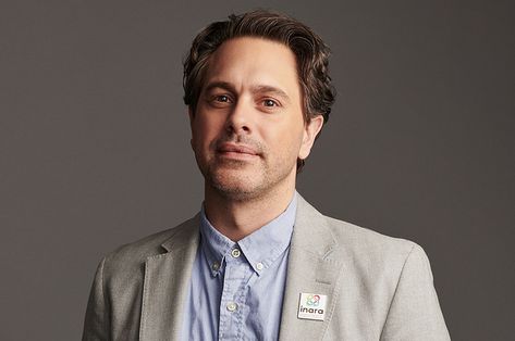 "The Newsroom" Star Thomas Sadoski Said The Show Would Be Too Insane Today Thomas Sadoski, David Mack, Yarn Organization, Hbo Series, Tin Can, Diy Home Improvement, Animal Sculptures, News Today, Buzzfeed