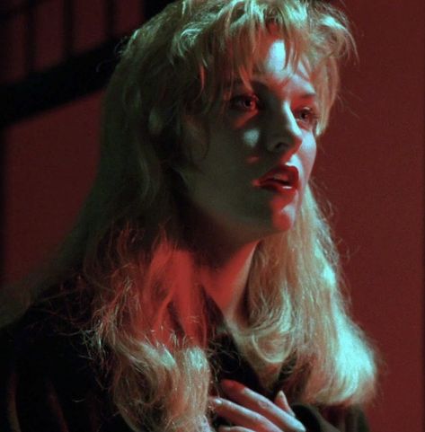 Twin Peaks Profile Picture, Laura Palmer Icon, Twin Peaks Twitter Header, Twin Peaks Stills, Twin Peaks Pfp, Laura Palmer Aesthetic, Shelly Twin Peaks, Poems About Girls, Twin Peaks Fire