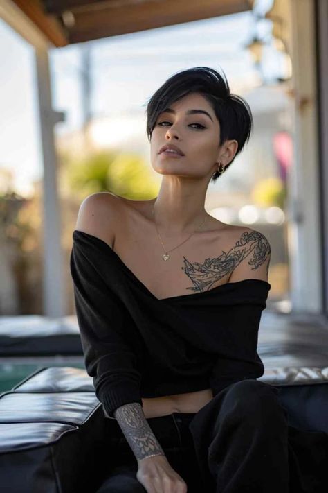 Medium Pixie Hairstyles, Short Haircut Black Hair, Pixie Cut Hair Accessories, Outfit Ideas Short Hair, Pixy Hairstyle, Pixie Black Hair, Pixie Haircut Women, Pixie Hairstyle Women, Hairstyles For Pixie Cuts