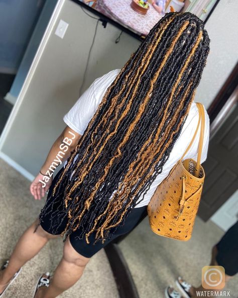 Soft Locs Hairstyles With Color, Red And Black Soft Locs, Black And Brown Soft Locs, Color Soft Locs, Soft Locs With Color, Hair Styls, Blue Braids, Loc Ideas, Soft Locs