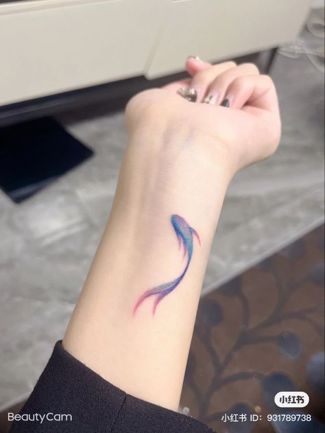 Small Fish Tattoos, Muster Tattoos, Koi Tattoo, Fish Pattern, Subtle Tattoos, Elegant Tattoos, Hand Tattoo, Pattern Tattoo, Tattoo Sticker