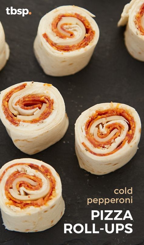 Filled with Italian-seasoned cream cheese, pepperoni, mozzarella and Parmesan, these easy tortilla roll-ups are the cold pizza we’re not ashamed to love. Serve ‘em solo, or with a side of pizza sauce for dipping. Cream Cheese Pepperoni, Pepperoni Appetizers, Cold Pizza, Pepperoni Pizza Rolls, Pizza Roll Up, Pizza Pepperoni, Tortilla Rolls, Pizza Roll, Mini Appetizers