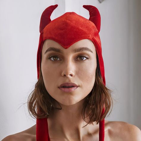 The headpiece features deep red velvet bonnet with playful horns, making it a perfect addition to any costume.  One size fits most, head circumference- 22-23 inches.  Lightweight and comfortable to wear all night long. The bonnet is completely lines and has long ties, which you can tie into a bow, leave hanging like a scarf, or style however you like. Fits a variety of Halloween and Cosplay costumes. Pair it with your evening outfit and turn it into a Halloween or party costume with just one hea Vintage Devil Costume, Vintage Halloween Costume Ideas, Pumpkin Crown, Demon Outfit, Bubblegum Witch, Warm Halloween Costumes, Devil Woman, Demon Costume, Iconic Halloween Costumes