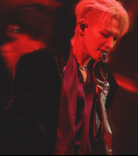 240128 ATEEZ TOWARDS THE LIGHT: WILL TO POWER concert Seoul D2 Hongjoong cr HIDDENKHJ Hongjoong Stage Presence, Hongjoong Muscle, Hongjoong Concert, Ateez Pics, Will To Power, Hongjoong Ateez, Pirate Costume, Kim Hongjoong, Kpop Idol