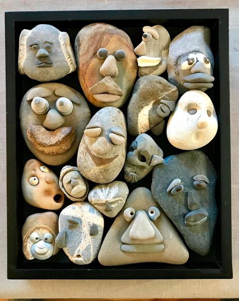 Beach Rock Art, Rock Sculpture, Rock And Pebbles, Rock Painting Patterns, Rock Decor, Paint Rock, Beach Crafts, Stone Crafts, Rock Painting Art