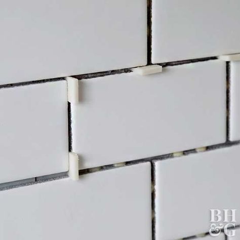 detail of spacers between tiles Diy Tile Backsplash, Subway Tile Patterns, How To Tile, Tile Steps, Mosaic Tile Sheets, Tile Spacers, Bullnose Tile, Diy Tile, Cleaning Walls