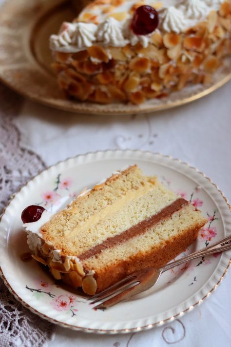 Vegan Italian Rum Cake recipe: an iconic celebration cake Italian Rum Cake Recipe, Yule Feast, Italian Rum Cake, Plant Based Baking, Bacardi Rum Cake, Vegan Sweet Recipes, Rum Cake Recipe, Best Vegan Desserts, Vegan Biscuits