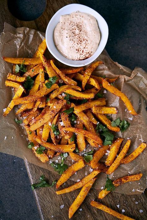 Spicy Pumpkin Fries {Paleo + Whole30} - Tasty Yummies Pumpkin Fries, Paleo Pumpkin Recipes, Homemade Chipotle, Savory Pumpkin, Pumpkin Recipes Easy, Pumpkin Dishes, Paleo Pumpkin, Sugar Pumpkin, Paleo Lunch