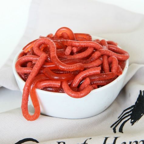 Looking for some Halloween Food to serve at your Halloween party? These Jello Worms are so realistic and are a fun way to entertain your guests! Jello Worms, Gross Halloween Foods, Jelly Worms, Halloween Jelly, Halloween Jello, Diy Jelly, Idea Room, Baking Fun, Halloween Sweets