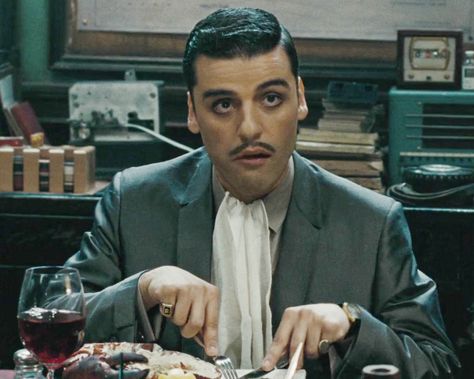 Oscar Isaac as Blue Jones in "Sucker Punch" (2011) Oscar Isaac Gomez Addams, Oscar Isaac Sucker Punch, Oscar Isaac Wallpaper, Blue Jones Oscar Isaac, Oscar Isaac Sleeping, Oscar Isaac Scenes From A Marriage, Jake Lockley, Oscar Isaac Meme Face, Oscar Issac Scenes Of A Marriage