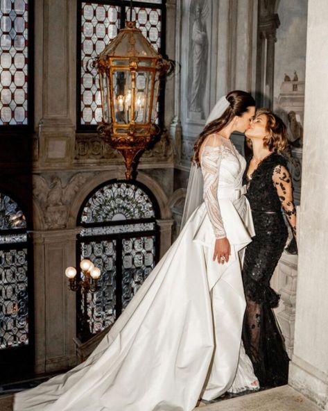 DeShanna and Jillian Michaels exchanged vows on June 24, 2023, in a lavish destination wedding in Venice, Italy. The post We’re obsessed with DeShanna and Jillian Michaels’ destination in Venice, Italy appeared first on Equally Wed | LGBTQ+ wedding magazine and wedding directory of LGBTQ-inclusive wedding pros. Evening Wedding Ceremony, Black Mermaid Gown, Lesbian Wedding Photography, Gay Wedding Photos, Florence Wedding, Jillian Michaels, White Wedding Gowns, Lgbt Wedding, Weddings By Color