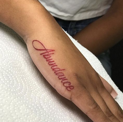 Side Palm Tattoo, Word Tattoos On Hand, Boyfriend Name Tattoos, Beautiful Spine Tattoos, Name Tattoo On Hand, Small Dope Tattoos, Side Hand Tattoos, Spine Tattoo Ideas, Small Chest Tattoos