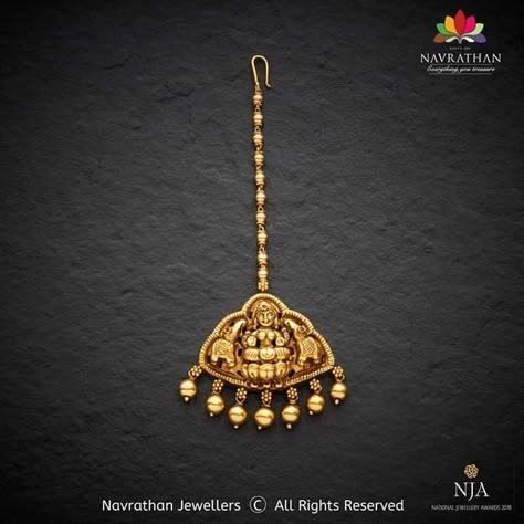 Gold Maang Tikka Designs Simple, Nethi Chutti Brides Antique, Nethi Chutti Designs Gold, Nethi Chutti Brides, Nethi Chutti, Navrathan Jewellers, Papidi Billa, Mang Tika, Temple Jewellery Earrings