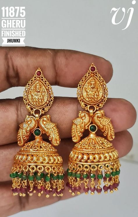 Earrings Buttalu, Black Gold Necklace, Gold Jhumka Earrings, Gold Earrings Designs, Jhumka Earrings, Lovely Earrings, Gold Jewelry Fashion, Indian Jewellery, Ear Jewelry