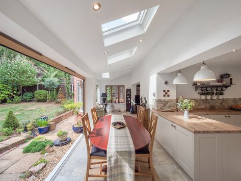 Orangery Extension Kitchen, Small Kitchen Diner, Kitchen Orangery, Sunroom Kitchen, Kitchen Conservatory, Small Sunroom, Conservatory Kitchen, Kitchen Diner Extension, Garden Room Extensions