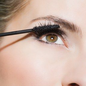 Woman applying mascara Mascara On Eyes, Best Mascara For Short Lashes, Mascara For Short Lashes, Mascara Tricks, How To Apply Blusher, Clumpy Mascara, Hormonal Acne Supplements, Hormonal Acne Remedies, Acne Supplements