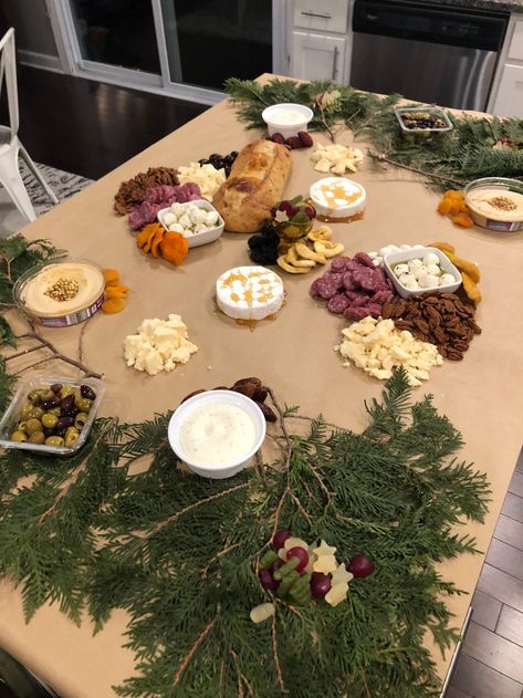 Grazing Table How To – Twee Blog Grazing Table Nye, Grazing Table With Hot Food, Holiday Grazing Table Ideas, Grazing Table Ideas Christmas, Holiday Grazing Table, Christmas Grazing Table, Grazing Platter Ideas, Grazing Station, Charcuterie Table