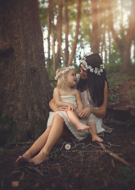 Mommy daughter in the forest Mommy And Me Fairy Photoshoot, Photoshoot Forest, Creek Photos, Kids Photoshoot Ideas, Mom Daughter Photos, Whimsical Photoshoot, Mommy Daughter Photoshoot, Daughter Photoshoot, Mommy And Me Photo Shoot