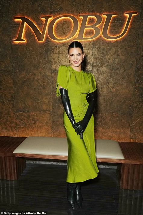 Kendall Jenner is classically chic while showing off her toned frame in a figure-hugging green dress | Daily Mail Online Style Kendall Jenner, Kendall Jenner Dress, Victoria Beckham Dress, Kendall Style, Toni Garrn, Kendall Jenner Outfits, Kendall And Kylie Jenner, Jenner Style, Kendall Jenner Style