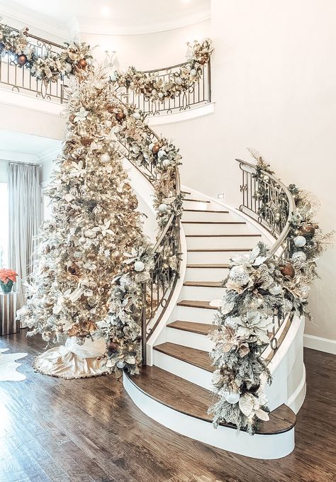 Talk about a grand entrance! The garland on this staircase is simply magical. #christmasinteriordecorator #bakerdesigngroup #whiteandgoldchristmas #interiordesigndallas #christmasdesign #christmasdecor #christmasdecorations #christmasinteriors #holidaydecorating #interiordesign #homebeautiful #christmasseason #holidaydecor #holidayinteriors #holidayseason #holidaydesigner #christmasdesigner #dallasdesigner #ilovechristmas #christmasallyear #christmas #christmas2019 #isitchristmasyet Rose Gold Christmas Decorations, Christmas Stairs, Glam Christmas Decor, Chic Christmas Decor, Christmas Staircase, Silver Christmas Decorations, Rose Gold Christmas, Glam Christmas, Elegant Christmas Trees