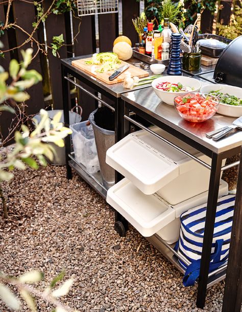 An outdoor kitchen prepping area with workspace for making salads and side dishes. Ikea Deco, Ikea Outdoor, Modular Outdoor Kitchens, Outdoor Bbq Area, Outdoor Kitchen Island, Diy Ikea, Best Kitchen Designs, Prep Kitchen, Diy Outdoor Kitchen