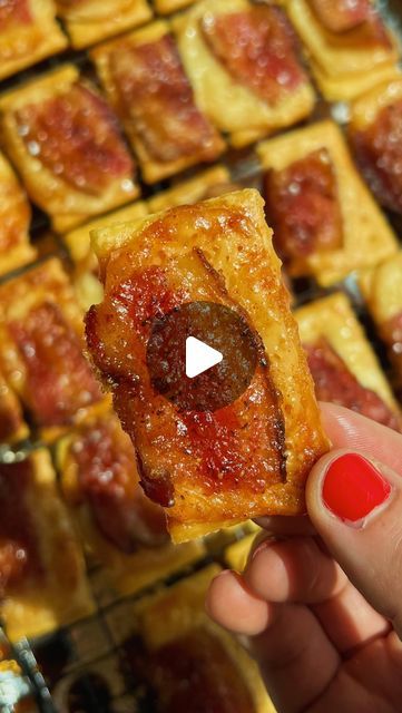 Brooke Carson on Instagram: "SWEET & SPICY CANDIED BACON CHEDDAR CRACKERS 🥓🧀
An easy + elevated snack/appetizer to have set out while hosting! Made with really simple ingredients but jam packed with flavor, these Sweet & Spicy Candied Bacon Cheddar Crackers are a must make!!!
INGREDIENTS
- 1lb bacon
- 1.5 sleeves Club crackers
- 8oz Parmesan cheese, sliced thinly
- 1/2 cup brown sugar
- 1/2 tsp cracked black pepper
- 1/4 tsp red pepper flakes
- 1/4 tsp smoked paprika
INSTRUCTIONS
1. Pre-heat oven to 300 and line a large baking sheet with foil, then place a cooling rack on top
2. Thinly slice the parmesan cheese to match the size and shape of the crackers
3. Dice each strip of bacon into 4-5 pieces to match the size and shape of the crackers
4. In a small bowl, mix brown sugar, pepper, re Bacon Crackers, Bacon Cracker, Cheddar Crackers, Instagram Recipes, Candied Bacon, Cracker Recipes, Bbq Rub, Bacon Cheddar, Bacon Recipes