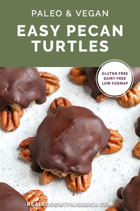 These Paleo Vegan Pecan Turtles are simple to make, no-bake, and so tasty. A healthy version of the classic candy. Sweet caramel on top of crunchy pecans and topped with chocolate. They are gluten free, dairy free, low FODMAP and naturally sweetened. Turtle Recipe, Brownie Vegan, Pecan Turtles, Vegan Pecan, Vegan Caramel, Dairy Free Chocolate Chips, Paleo Chocolate, Crunchy Pecans, Paleo Vegan