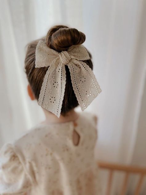 Hairstyles Designs, Shaggy Mullet, Estilo Old Money, Bow Hairstyles, Summer Haircut, Baby Hair Accessories, Hair Accessories Clips, Hair Color Ideas, Baby Hair