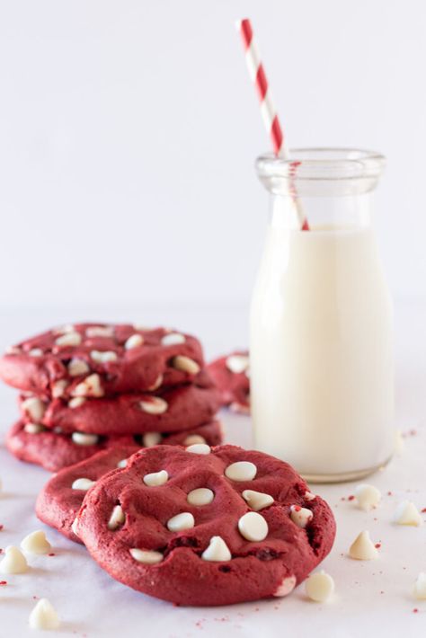 White Chip Cookies, Red Velvet Cheesecake Cookies, White Chocolate Chip Cookies Recipes, Copycat Cookies, Crumbl Copycat, Practically Homemade, Amazing Cookie Recipes, Cheesecake Frosting, Velvet Cookies