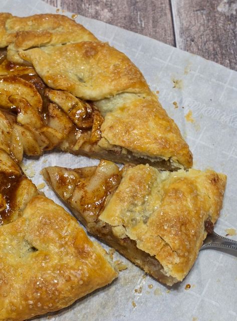 Galette Recipe Desserts, Rustic Apple Galette, My Country Table, Making Pie Crust, Apple Galette, Galette Recipe, Country Table, Apple Dessert Recipes, Homemade Apple Pies