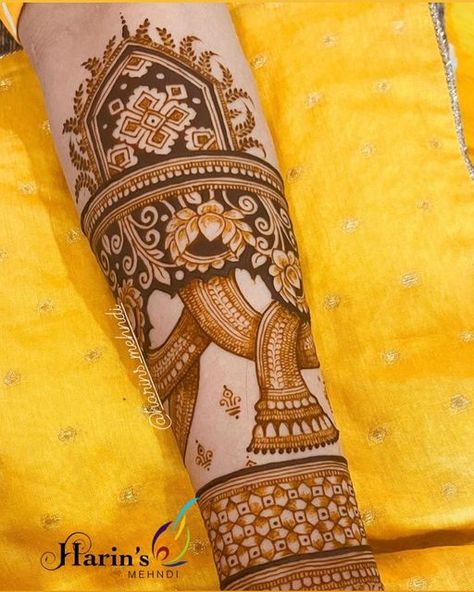 Artistic Mehendi, Figure Mehendi, Traditional Mehandi, Hindu Design, Bride Mehndi, Traditional Mehndi Designs, Bride Design, Mehandi Art, Front Mehndi Design