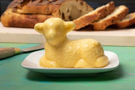 Butter Lamb, Polish Traditions, Easter Centerpiece, Easter Bread, About Easter, Cross Buns, Easter Traditions, Food Science, Easter Centerpieces