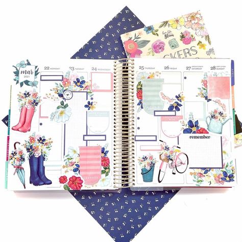 Live Love Posh, Book Planner, Planner Spreads, Happy Planner Layout, Planner Layouts, Planner Vertical, Spring Florals, Planner Obsessed, Craft Planner