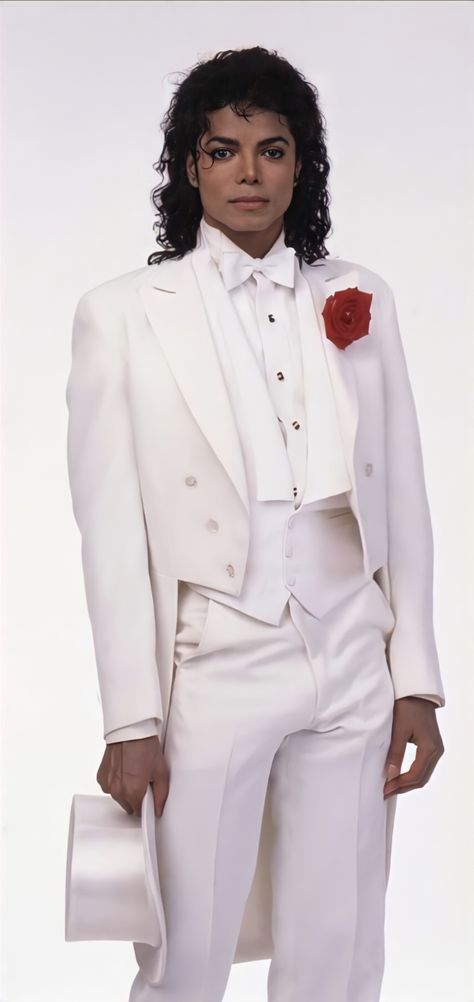 Iconic Michael Jackson Outfits, Michael Jackson Dress Up, Michael Jackson Suit, Michael Jackson White Socks, Michael Jackson White Suit, Birthday Photoshoot Ideas Boys, Michael Jackson 1988, Michael Jackson Photoshoot, Jackson Bad