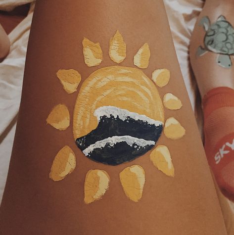 Easy Body Painting, Abstract Body Painting, Human Body Painting, Thermal Body Painting, Paintings Tumblr, Borneo Tattoo, Leg Painting, Leg Art, Skin Paint