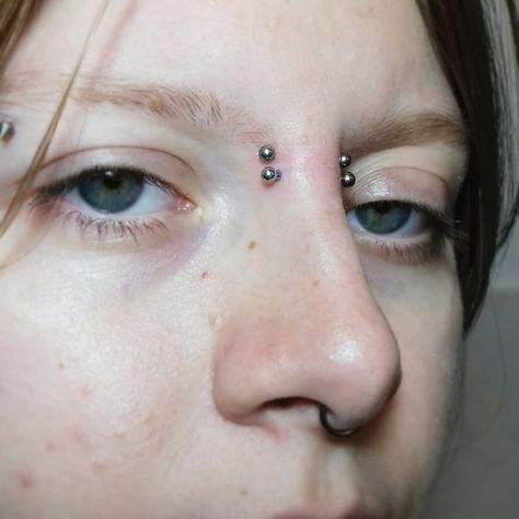 Piercing
Piercing no nariz Triple Bridge Piercing, Double Nose Bridge Piercing, Double Bridge Piercing, Bridge Piercings, Nose Bridge Piercing, Double Nose Piercing, Bridge Piercing, Double Piercing, Cool Piercings