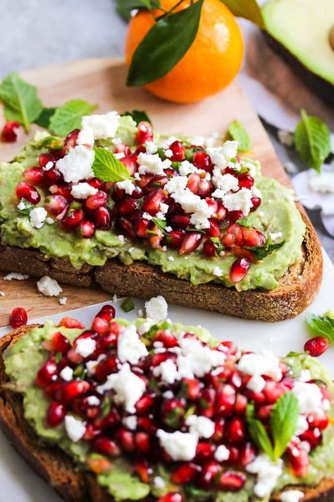 Avocado Toast with Pomegranate Salsa | dishingouthealth.com Feta Toast, Pomegranate Salsa, Best Holiday Appetizers, Toast Toppings, Holiday Appetizers, Idee Pasto Sano, Avocado Recipes, Toast Recipes, Healthy Nutrition