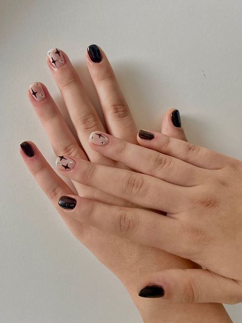 Star nails Gel Nails With Stickers Art Designs, Nail Art For Short Nails Black, Black Short Nails With Diamonds, Downtown Nails Short, Short Gel Nails Sparkle, Black Gothic Nails Short, Short Nails Designs Black, Black Short Manicure, Short Natural Nail Designs Black