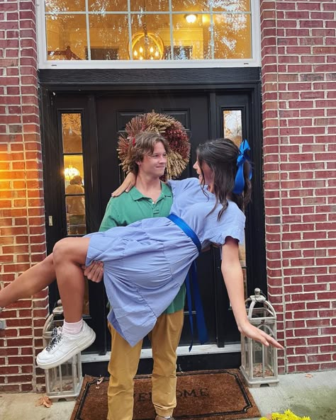 Peter Pan And Wendy Halloween Costume, Peter Pan Group Costume, Peter Pan And Wendy Costume, Peter Pan Couple Costume, Wendy Peter Pan Costume, Disfraz Peter Pan, Wendy Costume, Baddie Halloween, Disney Couple Costumes