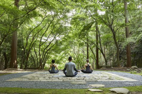 Tengamine Terrace Meditation Aman Kyoto, Kerry Hill Architects, Japanese Style Bathroom, Outdoor Meditation, Zinc Roof, Yoga Ashtanga, Small Luxury Hotels, Stone Pathway, Outdoor Spa