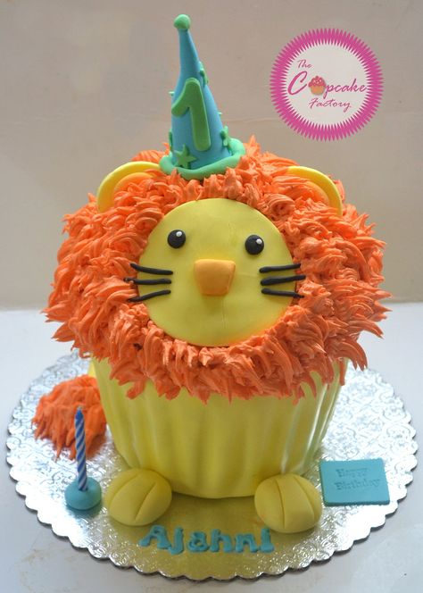 Lion Cupcakes, Giant Lion, Giant Cupcake Cakes, Cupcake Factory, Ladybug Cupcakes, Big Cupcake, Club Birthday, Snowman Cupcakes, Boys First Birthday Party Ideas