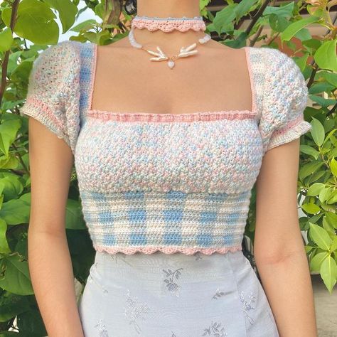 Crocheted Tops Pattern, Gingham Crochet Top, Crochet Cute Top, Diy Crochet Top Pattern, Crochet Tops Ideas, Crochet Top And Skirt, Crochet Patterns Top, Crochet Top Pattern Free, Gingham Crochet