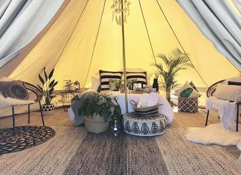 Bilston Creek Farm Glamping Inspiration  Plants and side tables!! Glamping Interior Ideas, Bell Tent Decoration, Glamping Decor Ideas, Bell Tent Interior Ideas, Tipi Glamping, Glamping Interiors, Glamping Interior, Glamping Yurt, Farm Glamping