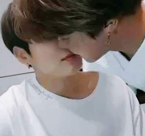 Jikook Kiss, Bts Kiss, Kiss Lips, Celebrity Look Alike, Bts Vkook, Celebrity Art, Jimin Jungkook, Fan Fiction, Foto Jungkook