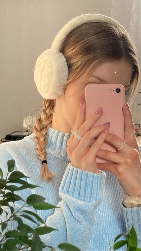 Cute Outfits With Earmuffs, Hyper Feminine Aesthetic Outfits Winter, Pink Aesthetic Winter Outfit, Winter Headphones, Earmuffs Outfit Winter, Pink Earmuffs Outfit, White Earmuffs Outfit, Earmuffs Aesthetic, Cute Earmuffs Aesthetic